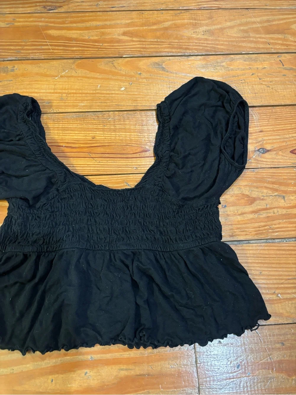 (439) BLACK RUFFLE TOP - Picture 5 of 7